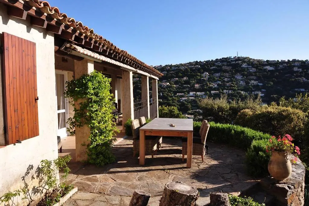 Villa Abeille : Douces Vacances D'Ete Avec Vue Mer Cavalaire-sur-Mer France